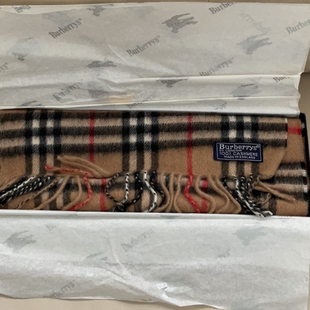 Burberrys Vintage Cashmere Scarf with Navy Box